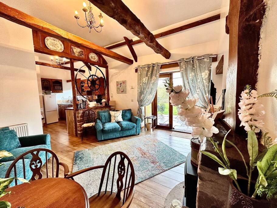 Villa Detached One Level Stone Barn Llangwm-Isaf Exterior foto