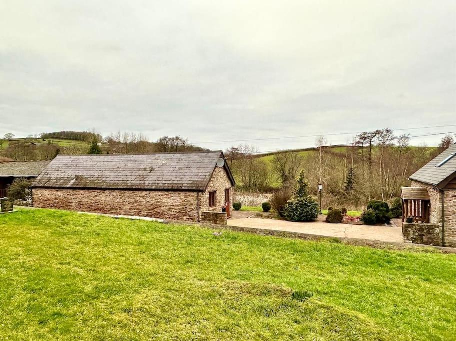Villa Detached One Level Stone Barn Llangwm-Isaf Exterior foto